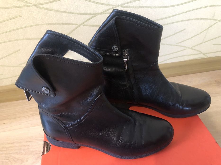 Продам женские кожаные сапоги LORIBLU (37 р) оригинал