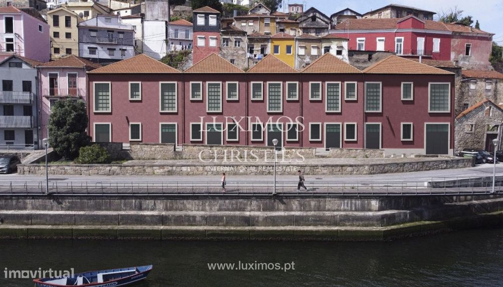 Loja à venda na marginal do Rio Douro em Vila Nova de Gaia