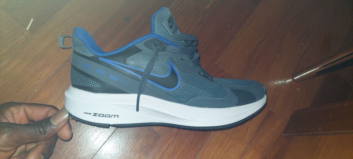 Bom tenis nike zom