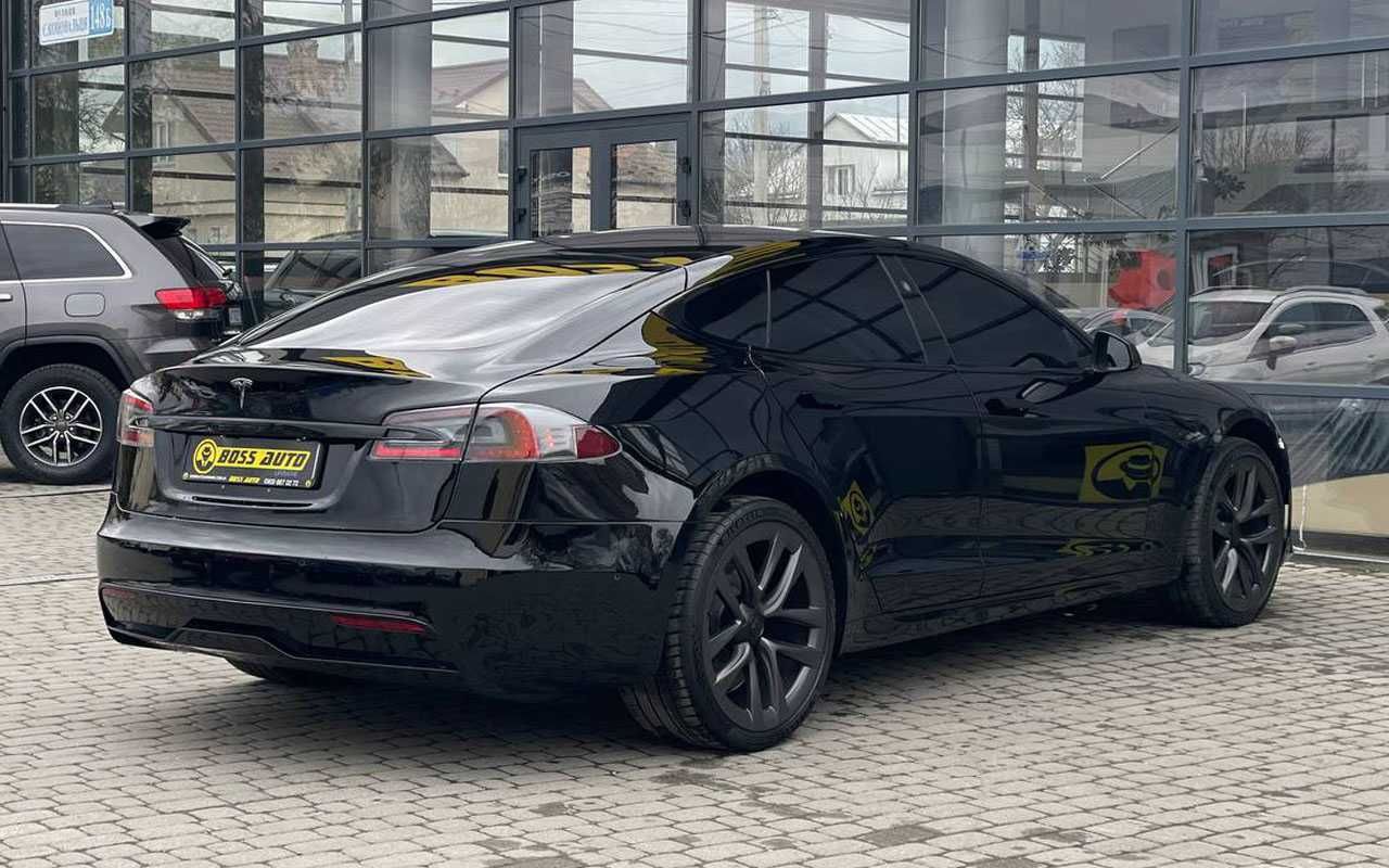 Tesla Model S 2021