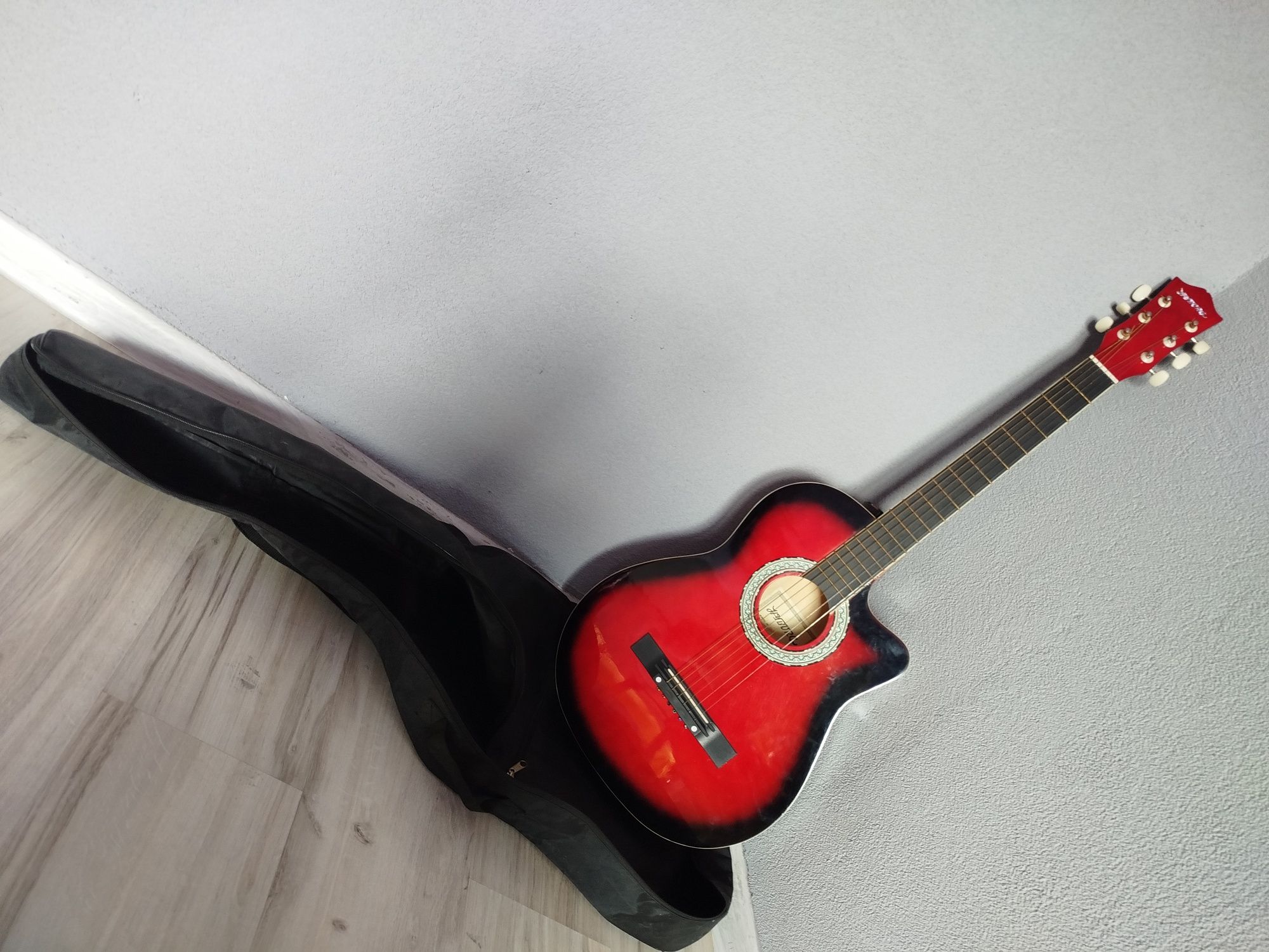 Gitara akustyczna hymburg