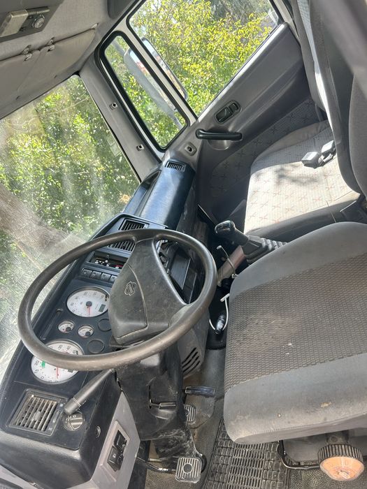 Nissan Atleon tri basculante 40 mil km
