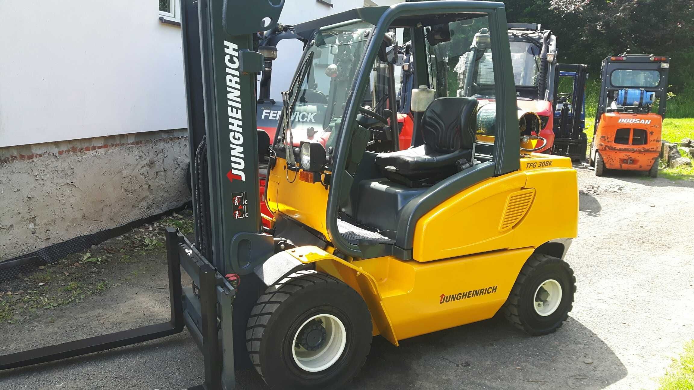 Jungheinrich TFG30 Triplex 4 sekcje