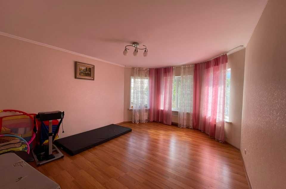 Будинок з жилим ремонтом та ПІДВАЛОМ у Центрі Бучі!  БЕЗ комісії