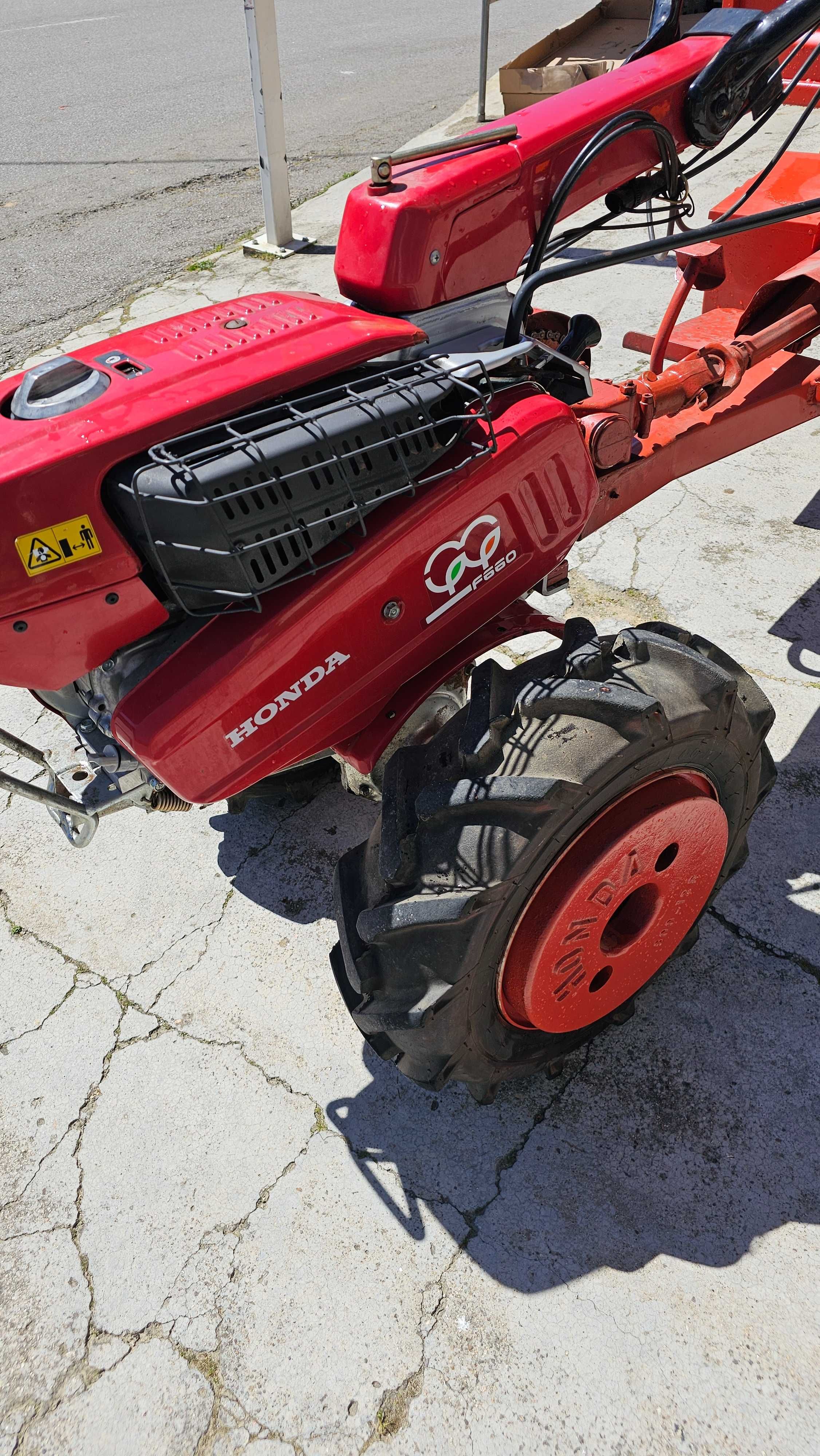 Motocultivador Honda F660 com Reboque