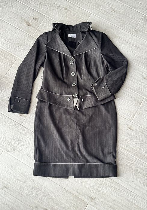 Костюм піджак та юбка розмір 54