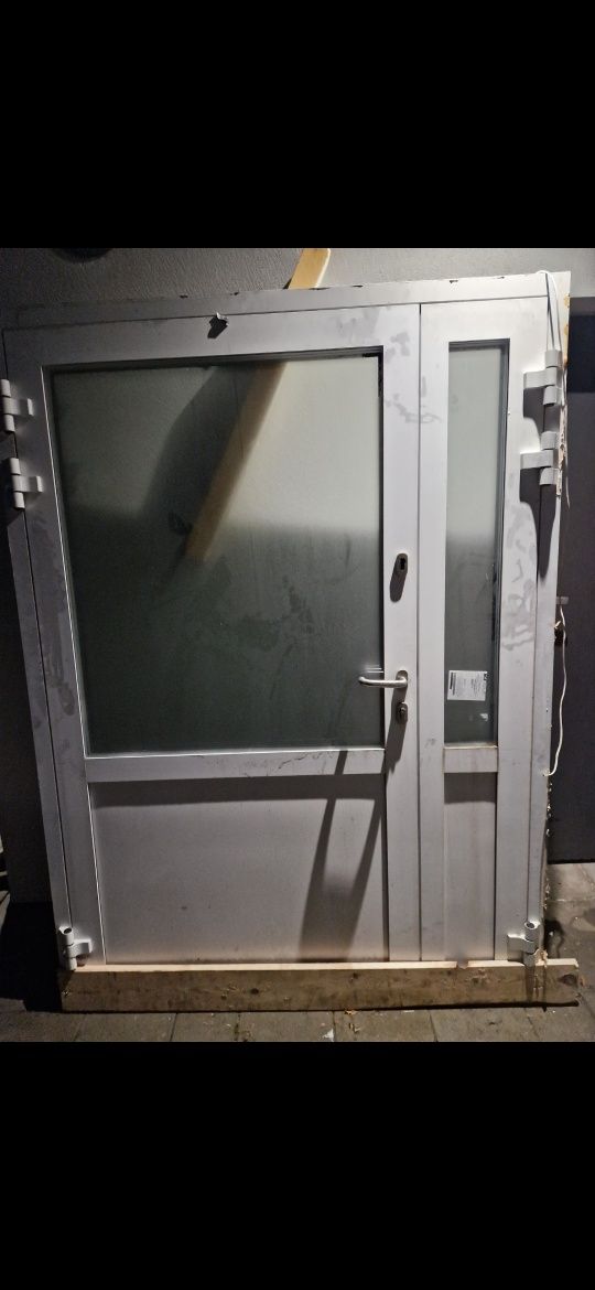 Drzwi aluminiowe z dostawką w klasie ognioodpornej