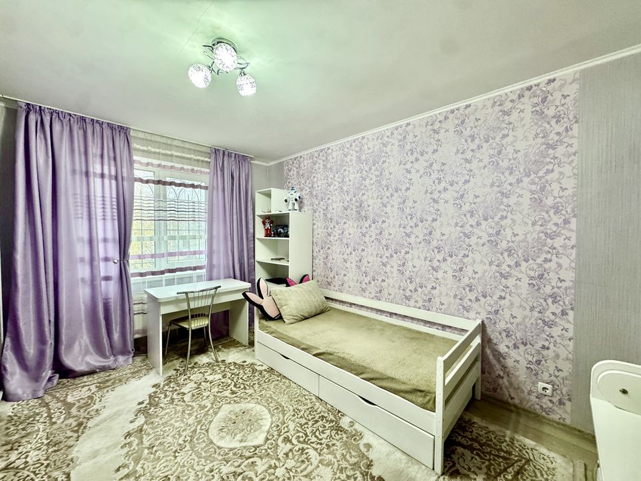 Продаж 2к квартири 65 кв. м на вул. Миколаївська 6