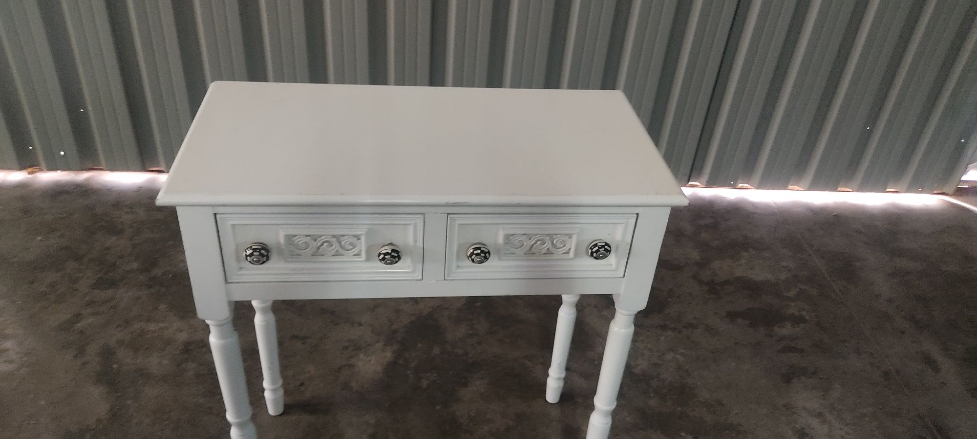 Aparador branco com 2 gavetas