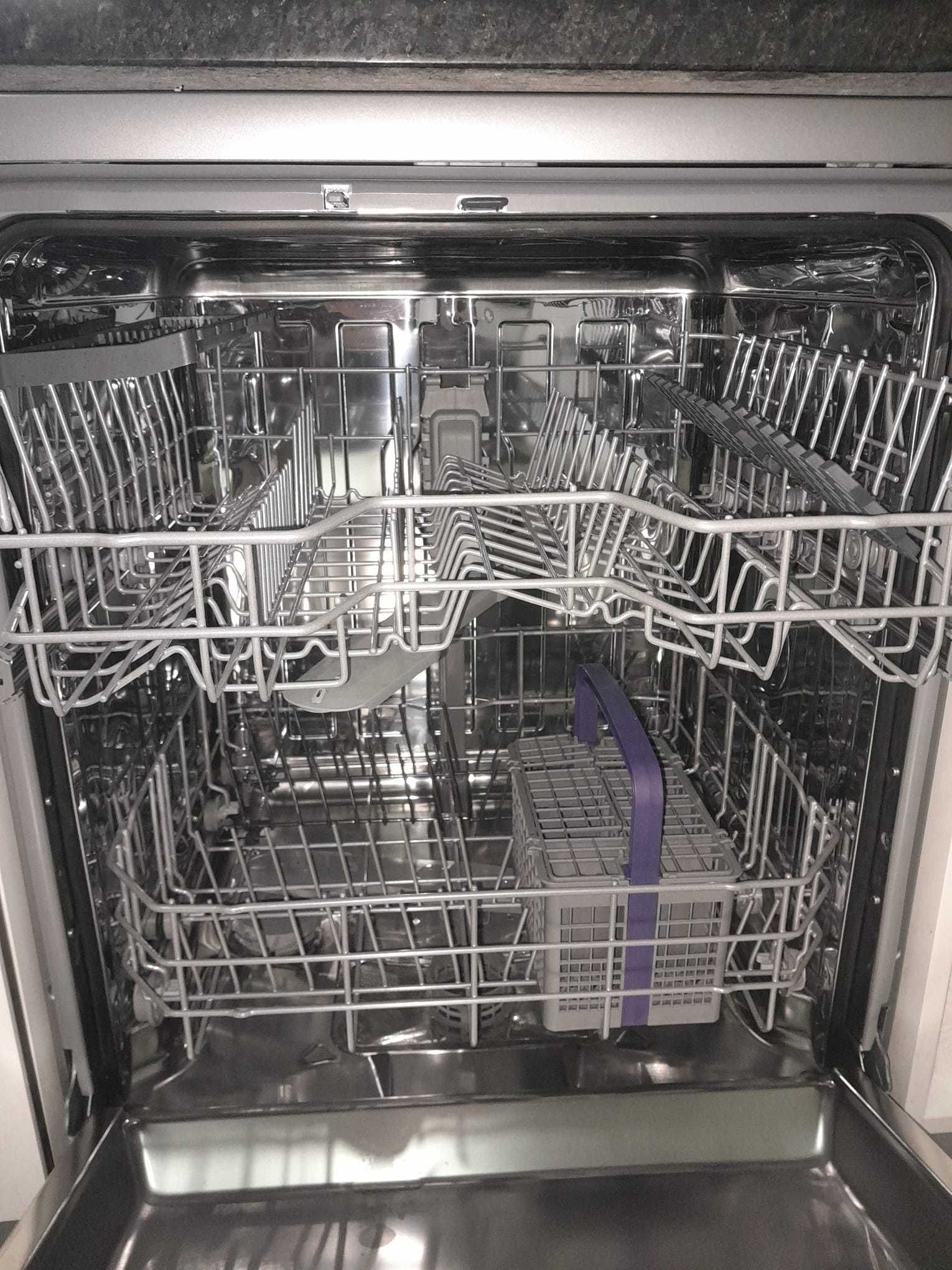 Máquina de lavar loiça quase nova