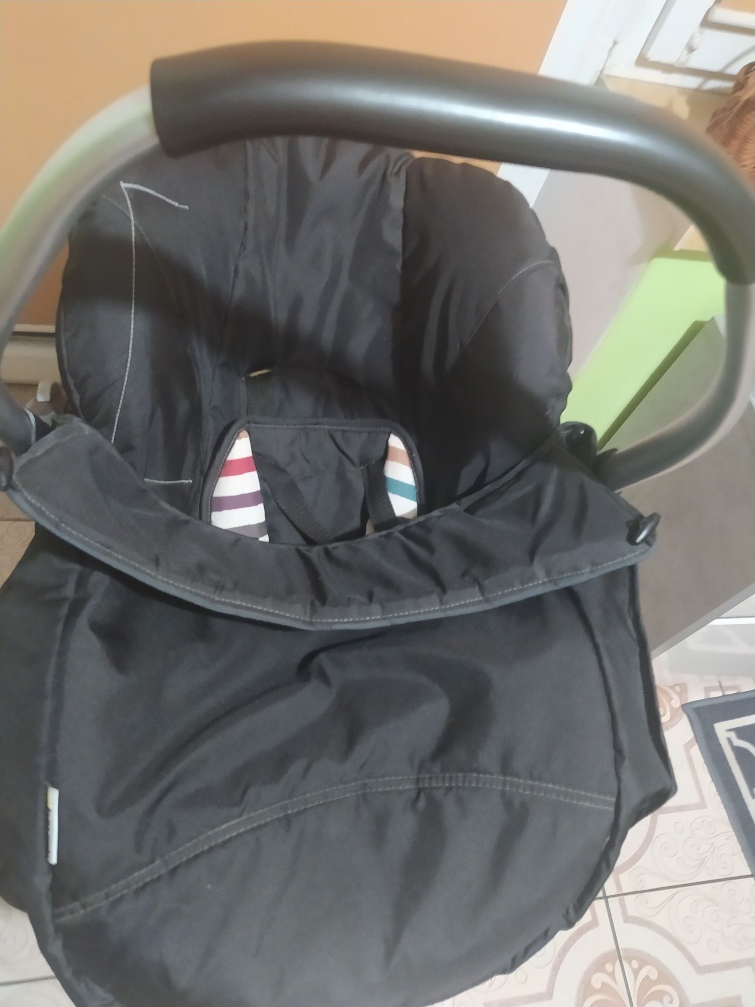 Fotelik samochodowy Hauck Comfort od 0-13 kg, dla dzieci i niemowląt.