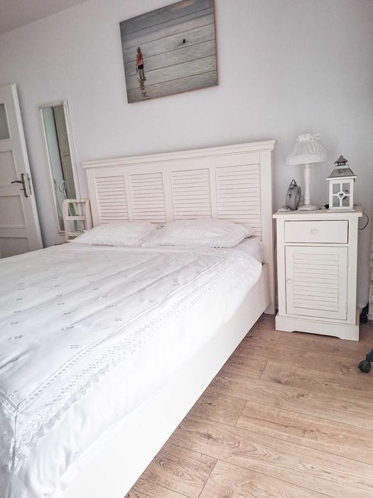 Łóżko (160 x 200) z drewna sosnowego w stylu prowansalskim białe