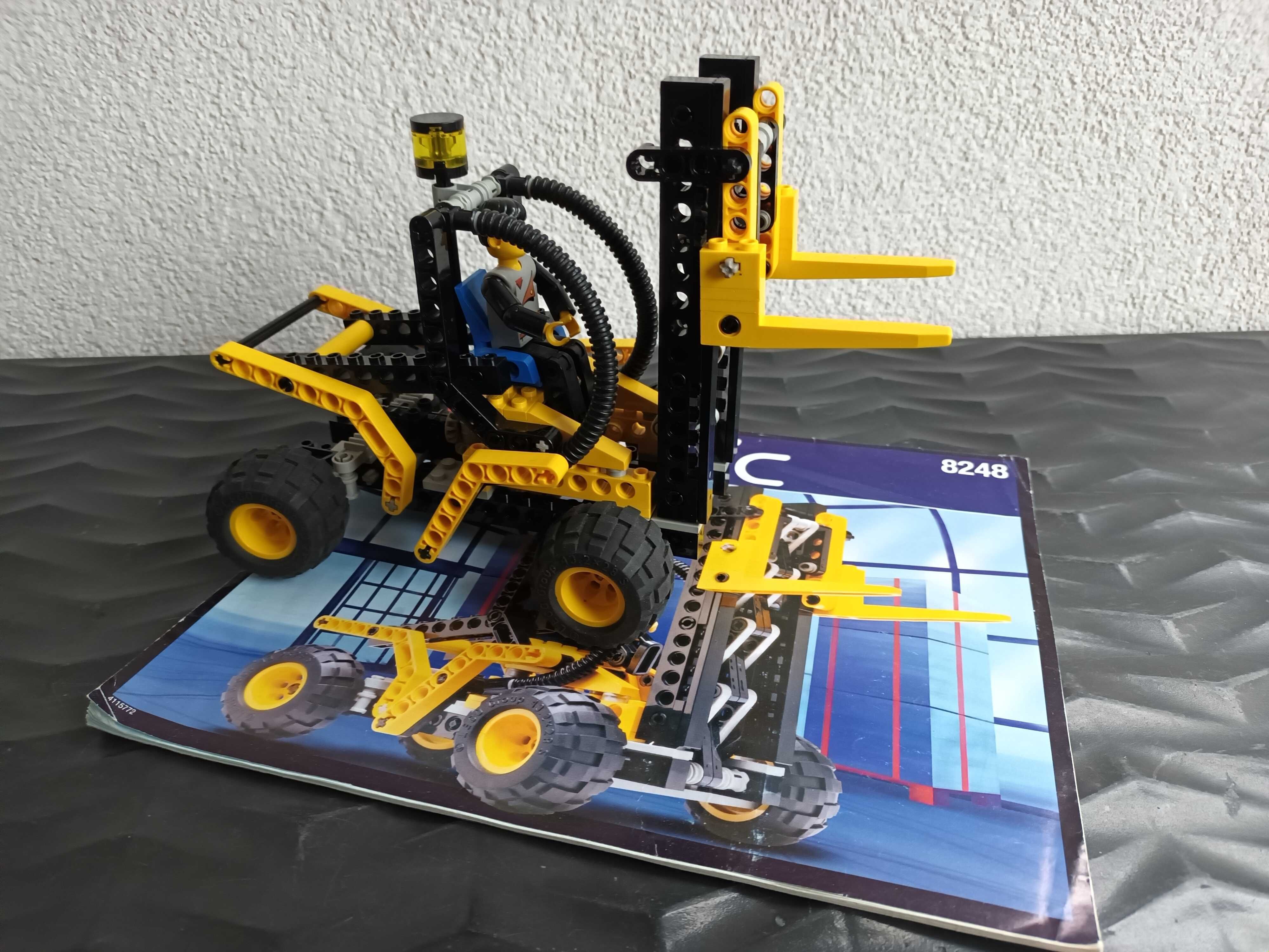 Klocki LEGO Technic 8248 - Forklift