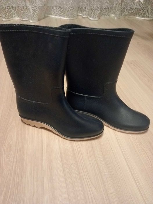 Kalosze 41 ciemny granat z jasną podeszwą