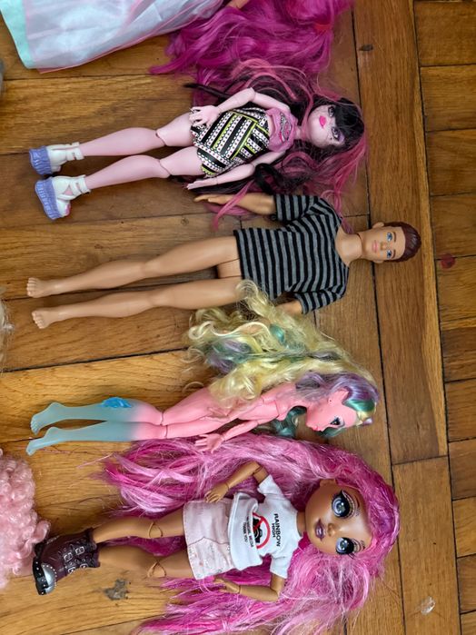 4. Duża paczka lalek Barbie , LOL itp.