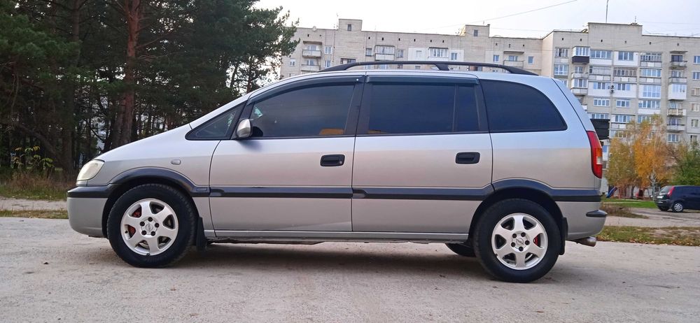 Мінівен Opel Zafira 2.00 л дизель 7 місць,