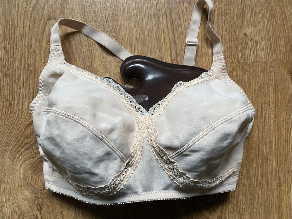 Biustonosz bez fiszbin 95D nowy