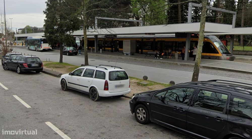 Terreno na Circunvalação a 600m do H. de S. João e Metro