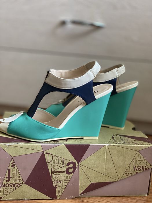 Босоніжки жіночі