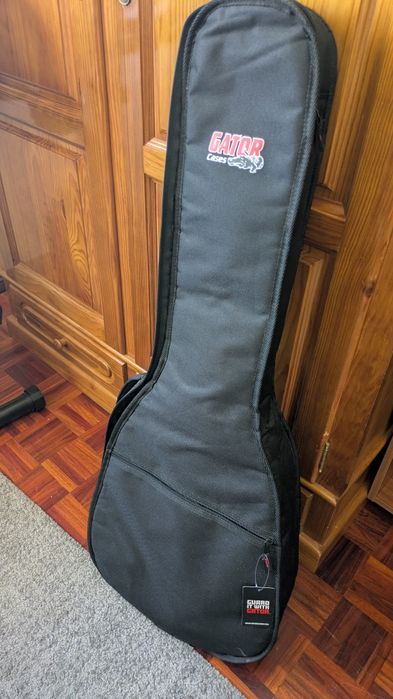 Guitarra Clássica APC 1F c/ Saco Gator de ofera