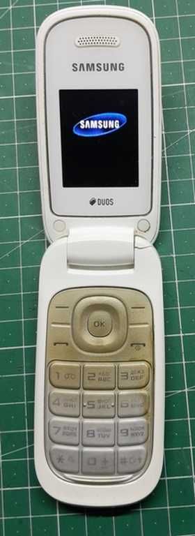 Телефон Samsung GT-E1272