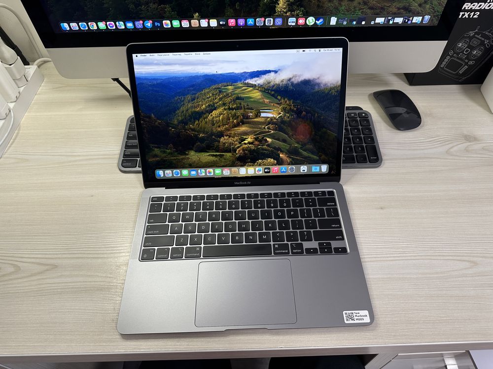 Apple MacBook Air M1 8/256Gb Space 16 циклів