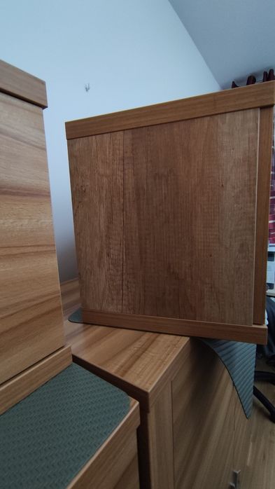 komody i wiszące półki