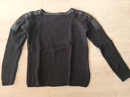 Czarny sweter esmara bawełniany z wstawkami na ramionach z eko skóry