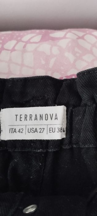 Czarne szerokie spodnie na gumce terranova