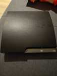 Konsola PS3 Slim.