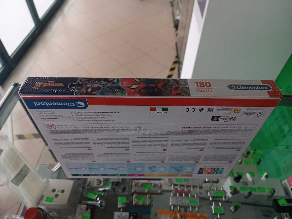 Puzzle Clementoni Spider-Man Trio in Action  48,5x33,5cm 180 peças