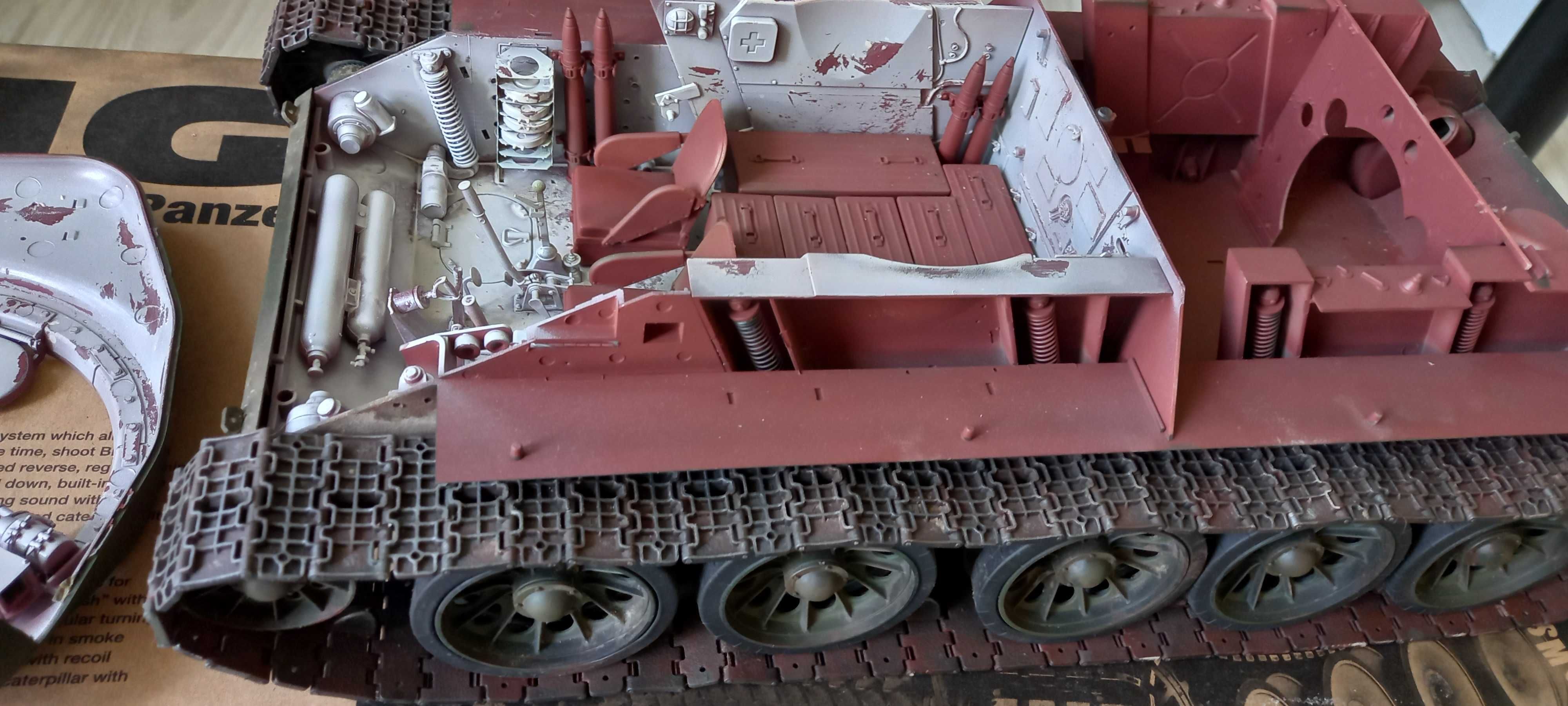 T 34/85 RUDY 102 1:16 z wnętrzem.