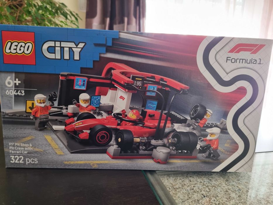 Lego 60443 - City - Boxe de F1 e Equipa da Boxe com Carro da Ferrari