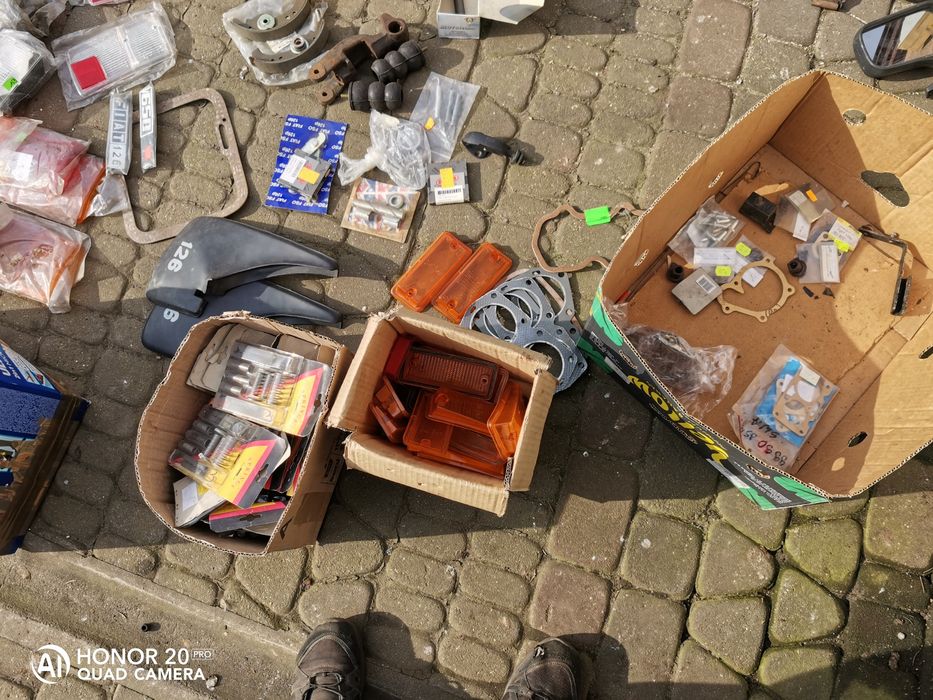 Części Fiat 126 lampy klosze zamki klamki chlapacze hak holowniczy