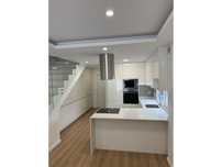 Moradia Estrear T 2 Duplex, excelente localização, e acabamentos