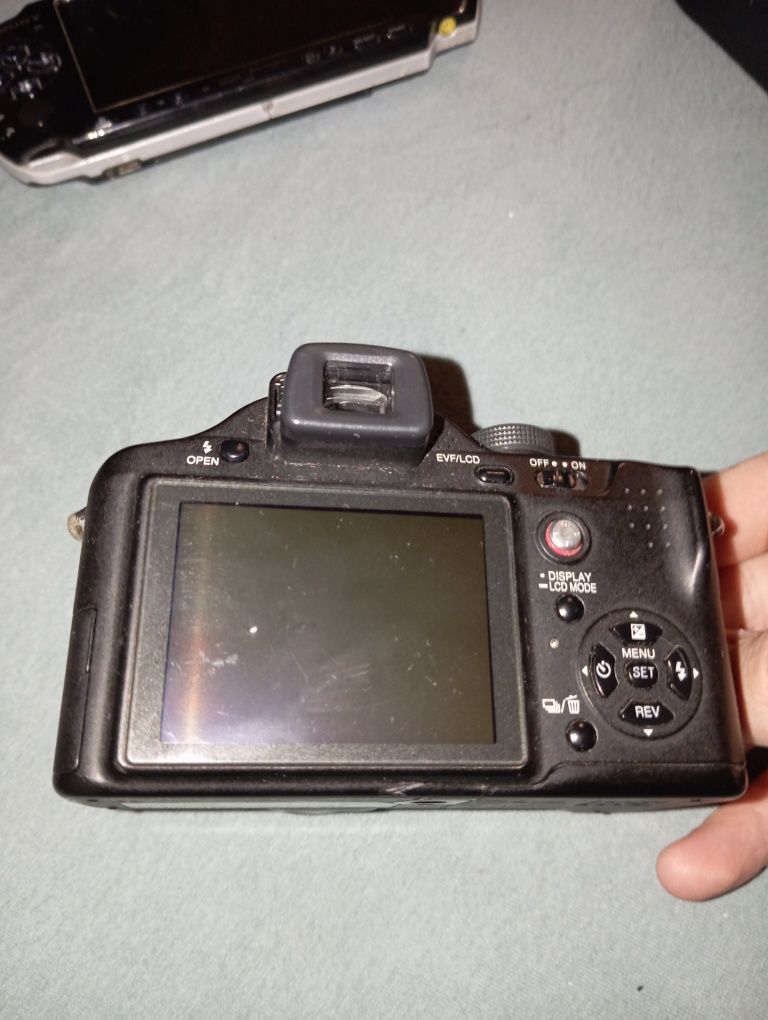 Продам фотоаппарат lumix dmc-fz7