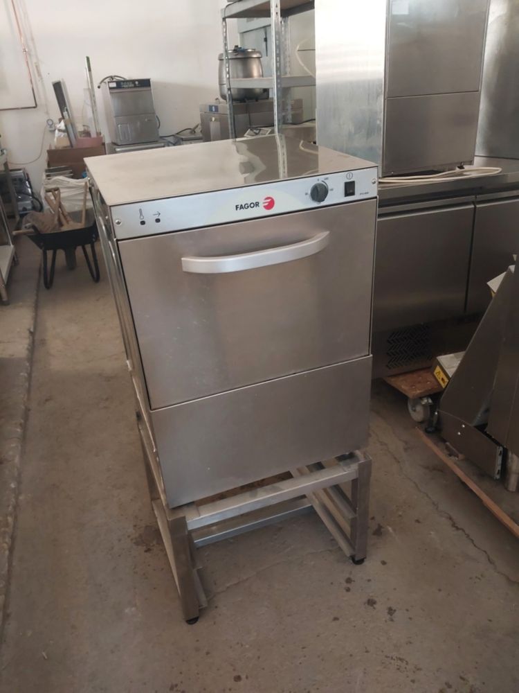 Zmywarka gastronomiczna uniwersalna FAGOR podstawa