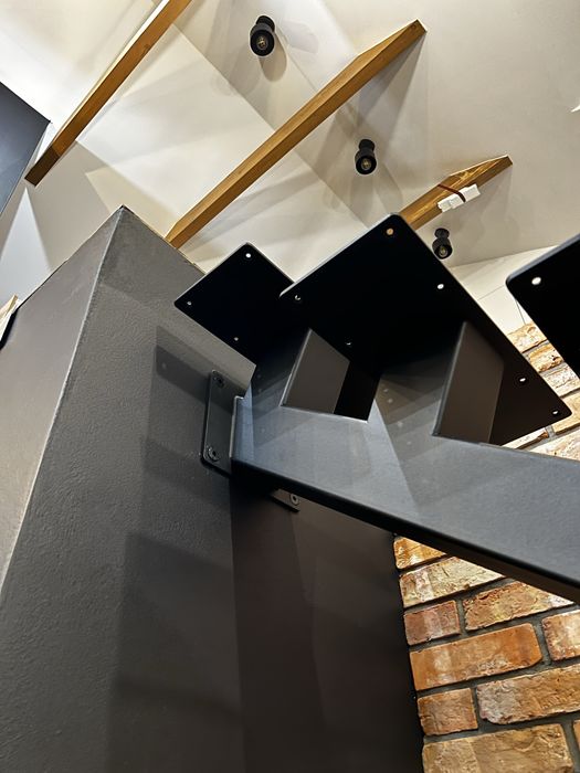 Schody na konstrukcji metalowej nowoczesne loft stalowe