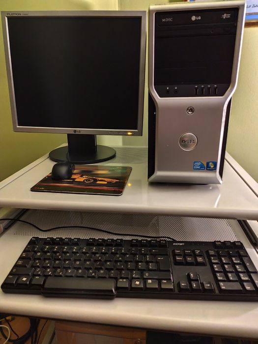 Komputer stacjonarny, zestaw monitor , myszka, klawiatura , WIN10 Pro