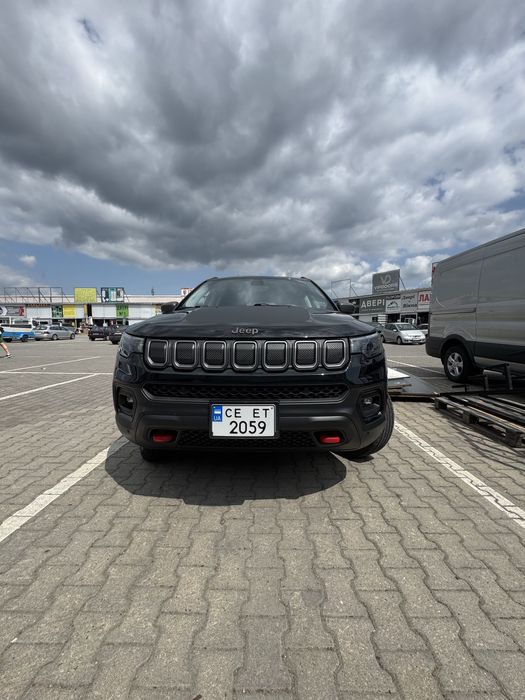 Продам своє авто в хорошому стані jeep compass trailhawk