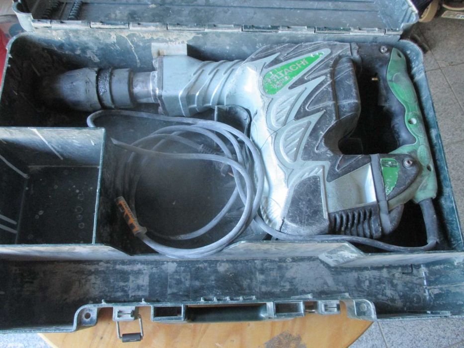 Młot kujący Hikoki Hitachi H60MR SDS Max walizka