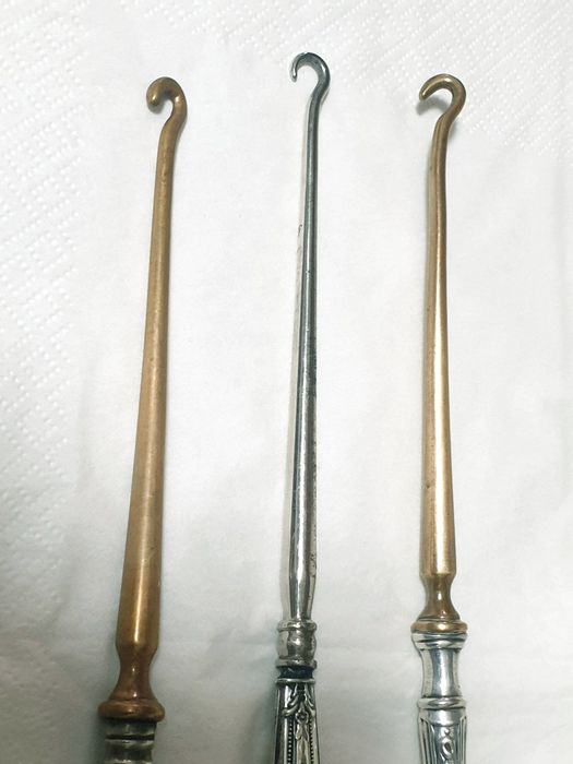 Antigas abotoadeiras com pega em prata contrastada -  Preço cada 35€