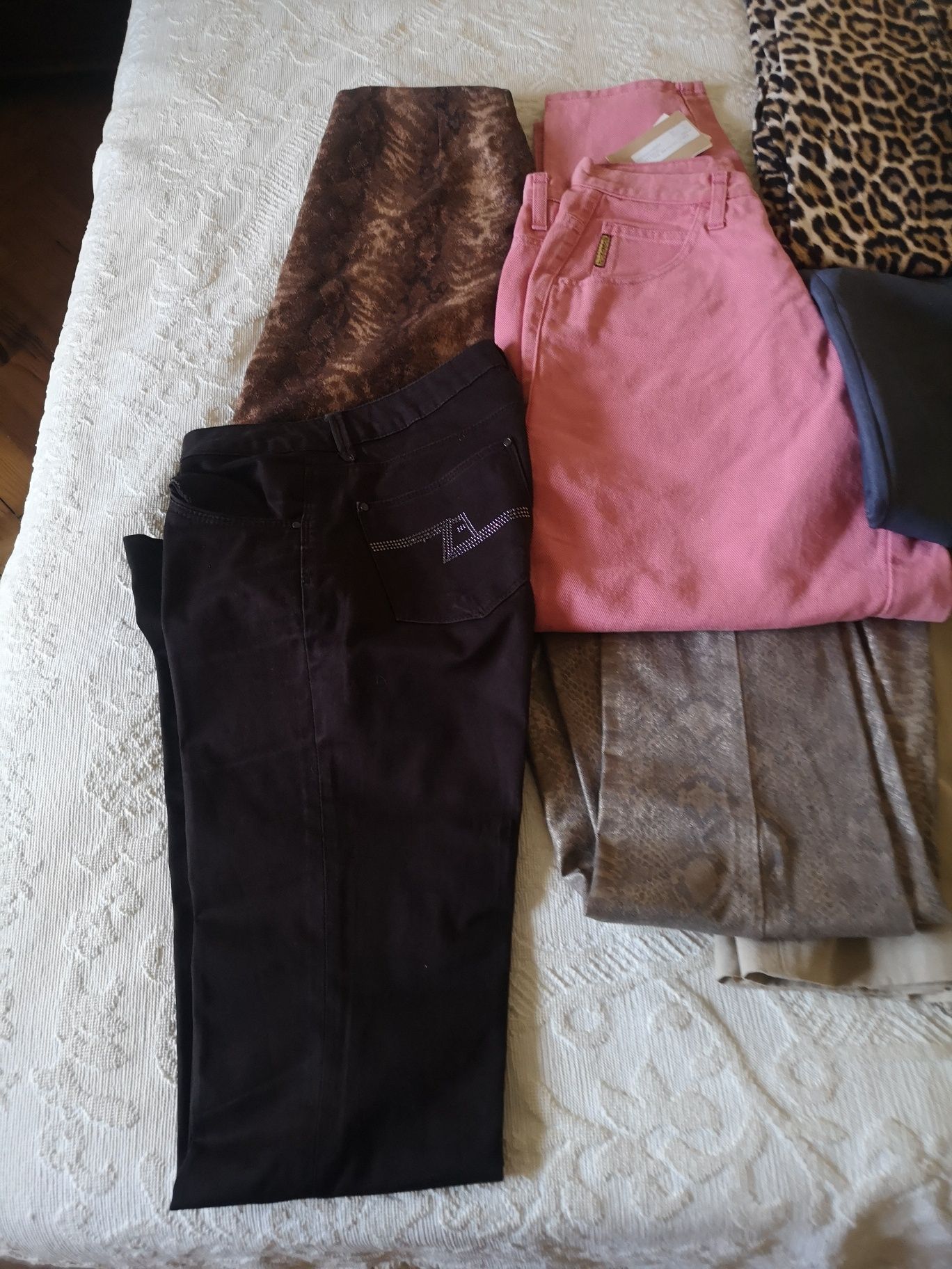 Lote de Roupa varia com peças novas e outras usadas 1 vez