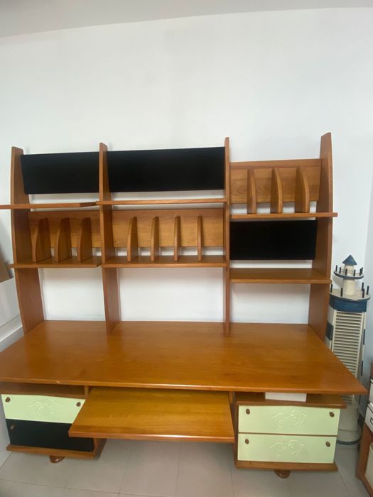 Secretaria em madeira