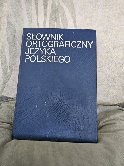 Słownik ortograficzny języka polskiego wraz z zasadami pisowni i inter