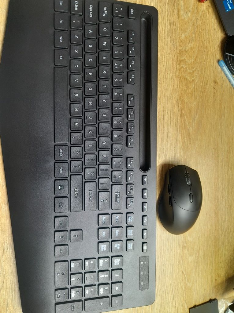 Zestaw klawiatury i myszy bezprzewodowej kc213  qwerty