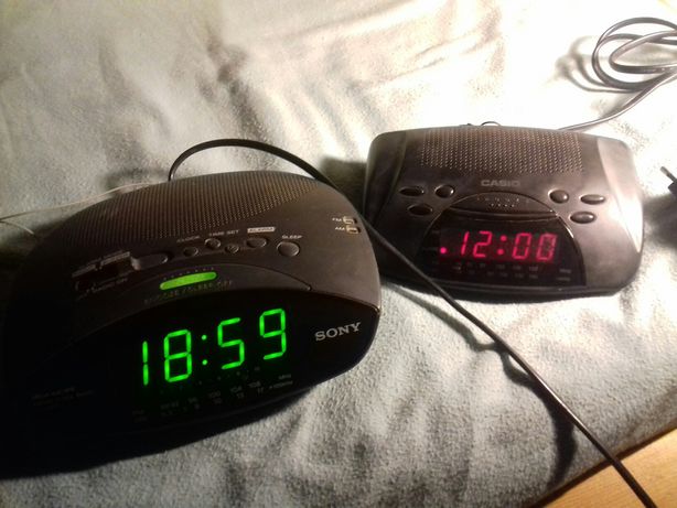 Radios despertador. Sony e Casio.