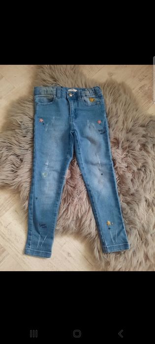 Jeansy spodnie rurki z aplikacjami 104 110 cm