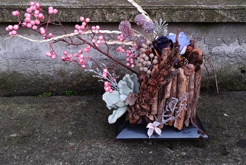 Stroik na cmentarz całoroczny w stylu naturalistycznym