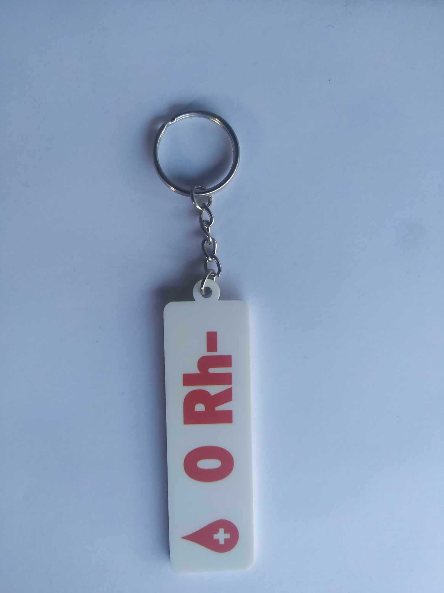 Breloczek do kluczy z grupa krwi 0 Rh- Biały